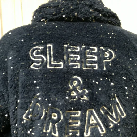 Jenni Robe (M) - Picture 4 of 7